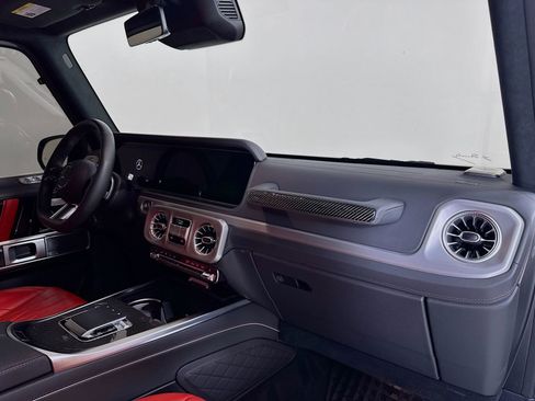 Used 2025 Mercedes-Benz G 550 image 27