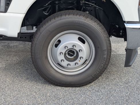 New 2025 Ford F350 XL w/ XL Chrome Package image 12