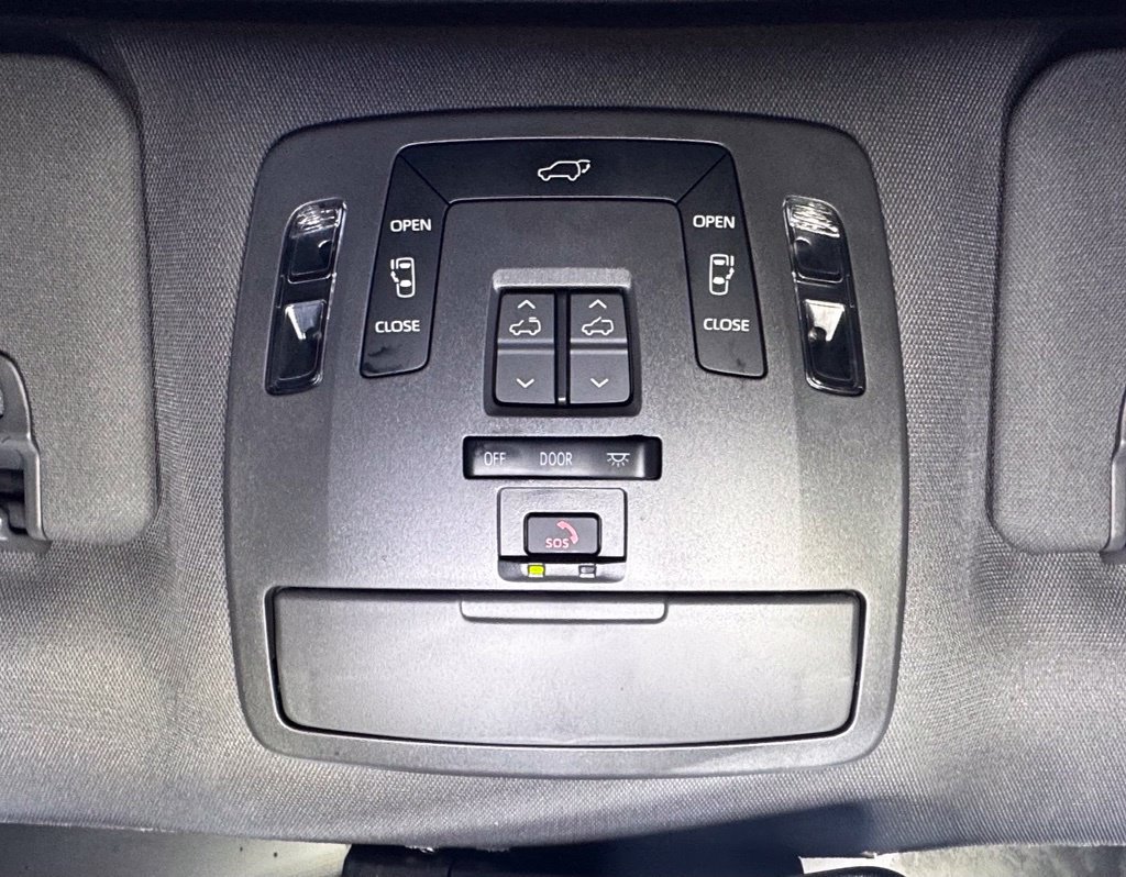 Certified 2024 Toyota Sienna XLE FWD image 35