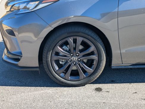 Used 2022 Toyota Sienna XSE image 34