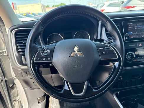 Used 2022 Mitsubishi Outlander ES FWD image 19