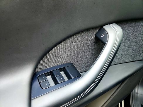 Used 2024 Tesla Model X image 18