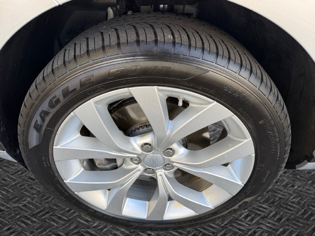 Used 2020 Land Rover Range Rover Evoque SE AWD/4WD image 11