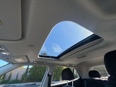 Used 2025 Hyundai Venue SEL image 28