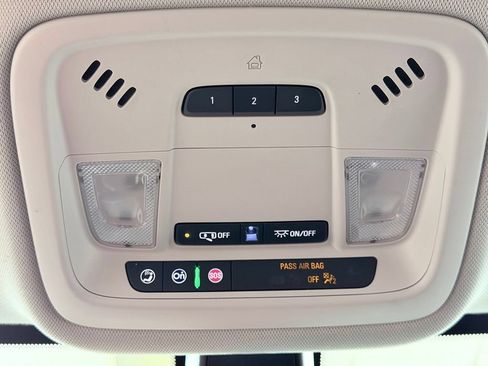 Used 2020 Chevrolet Traverse LT FWD image 56