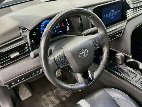 Used 2025 Toyota Camry SE FWD image 18