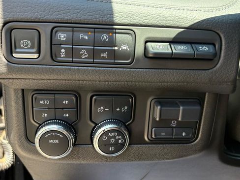 Used 2023 GMC Yukon Denali w/ Advanced Technology Package AWD/4WD image 23