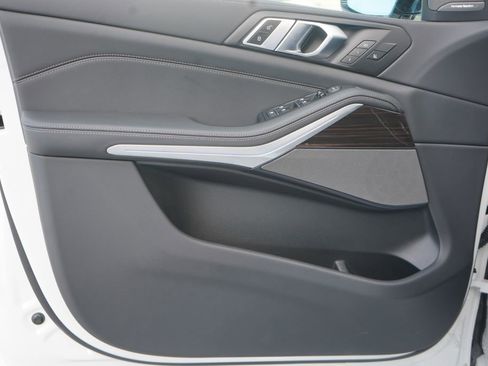 Used 2025 BMW X5 M60i image 9