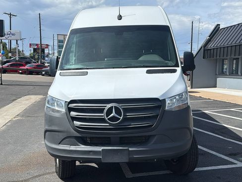 Used 2024 Mercedes-Benz Sprinter 2500 image 8