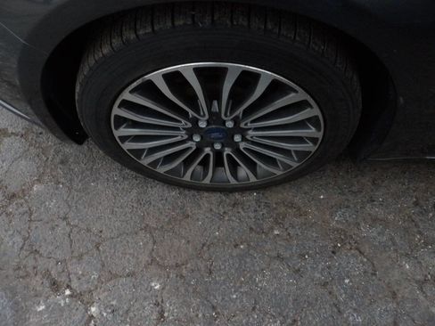 Used 2018 Ford Fusion SE w/ Fusion SE Technology Package image 6