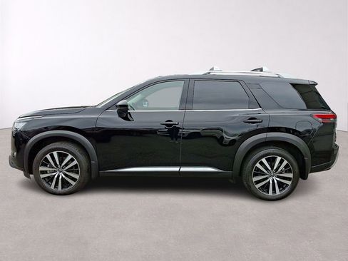 Used 2023 Nissan Pathfinder Platinum w/ Cargo Package image 4