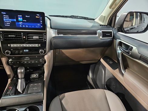 Used 2022 Lexus GX 460 Premium w/ Premium Package image 11