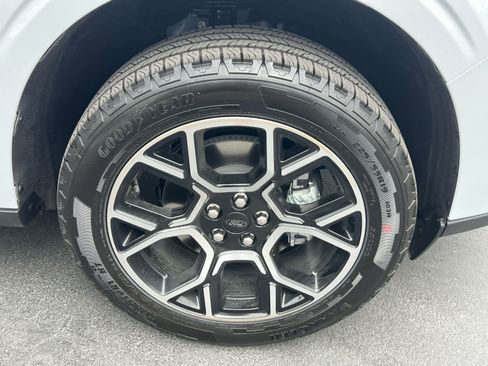 New 2025 Ford Maverick Lariat w/ 4K Tow Package AWD/4WD image 16