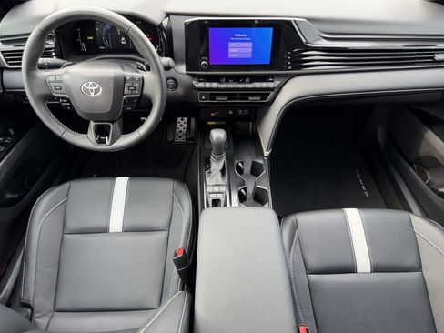 Used 2025 Toyota Camry SE w/ Convenience Package FWD image 13