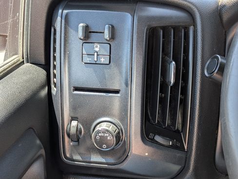 Used 2015 Chevrolet Silverado 2500 W/T w/ Snow Plow Prep Package AWD/4WD image 23