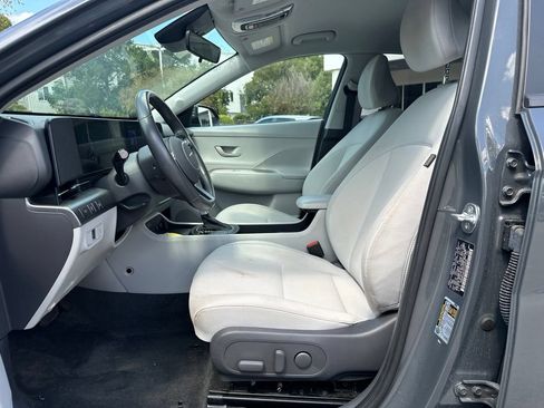 Used 2025 Hyundai Kona SEL FWD image 9