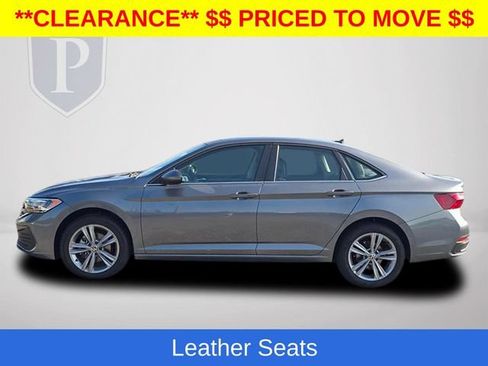 Used 2024 Volkswagen Jetta SE FWD image 12
