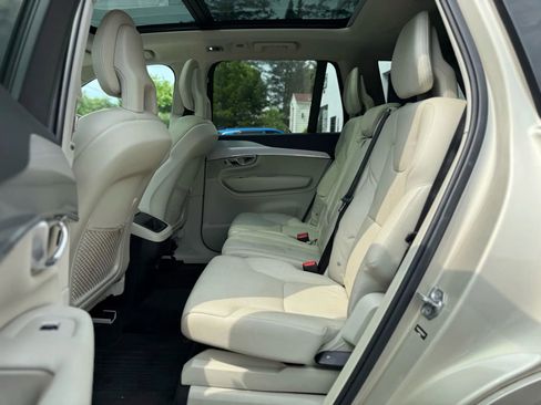 Used 2016 Volvo XC90 T5 Momentum image 25