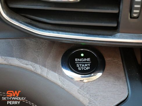 Certified 2020 Ford Explorer Platinum w/ Premium Technology Package image 22