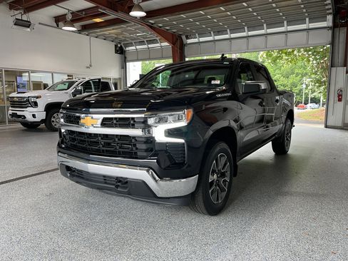 Used 2023 Chevrolet Silverado 1500 LT AWD/4WD image 4