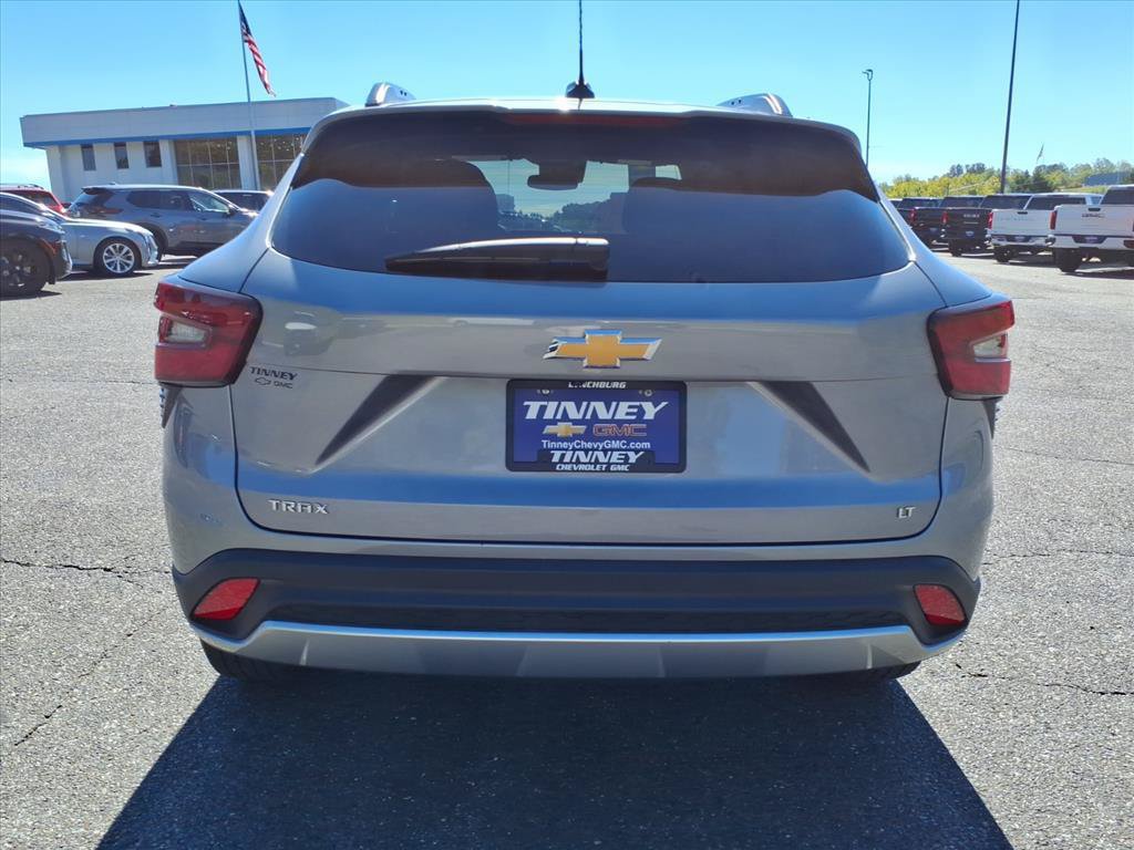 Used 2024 Chevrolet Trax LT FWD image 4