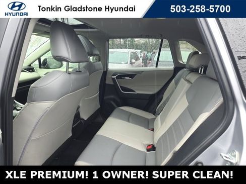 Used 2022 Toyota RAV4 XLE Premium image 27