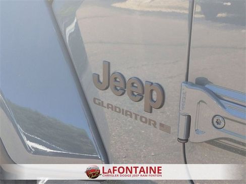 New 2025 Jeep Gladiator Sport image 9