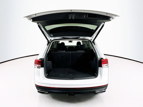 Used 2025 Volkswagen Atlas SE image 29