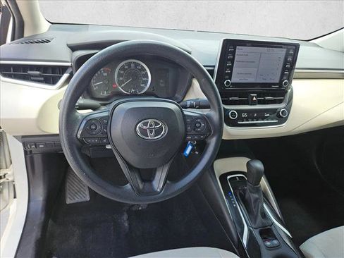 Used 2021 Toyota Corolla LE FWD image 16