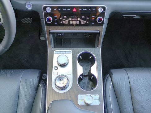 Certified 2025 Genesis GV80 2.5T Prestige image 17