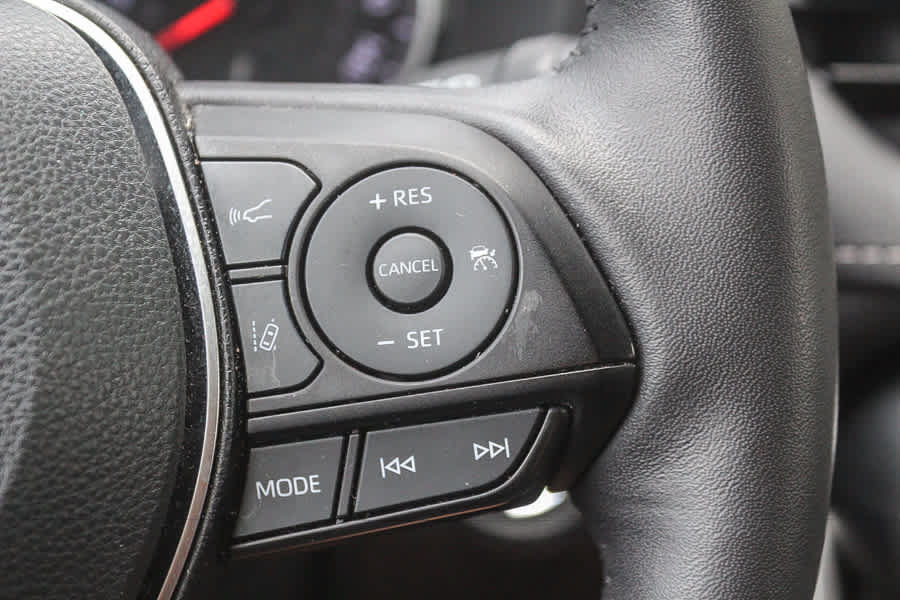 Used 2022 Toyota RAV4 XLE Premium AWD/4WD image 28