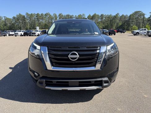 Used 2023 Nissan Pathfinder Platinum w/ Cargo Package AWD/4WD image 2