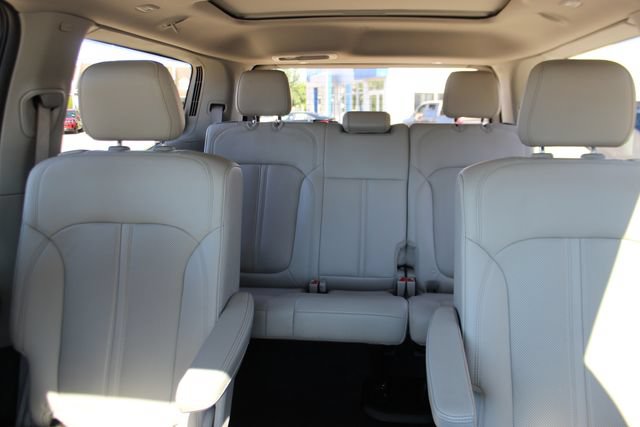 Used 2023 Jeep Wagoneer Series II w/ Premium Group I AWD/4WD image 29