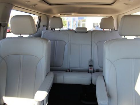 Used 2023 Jeep Wagoneer Series II w/ Premium Group I AWD/4WD image 29