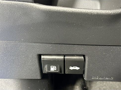 Used 2021 Nissan Kicks SV image 20