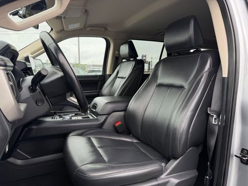 Used 2024 Ford Expedition XLT RWD image 10