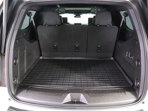 Used 2023 GMC Yukon XL SLT w/ SLT Luxury Package image 30