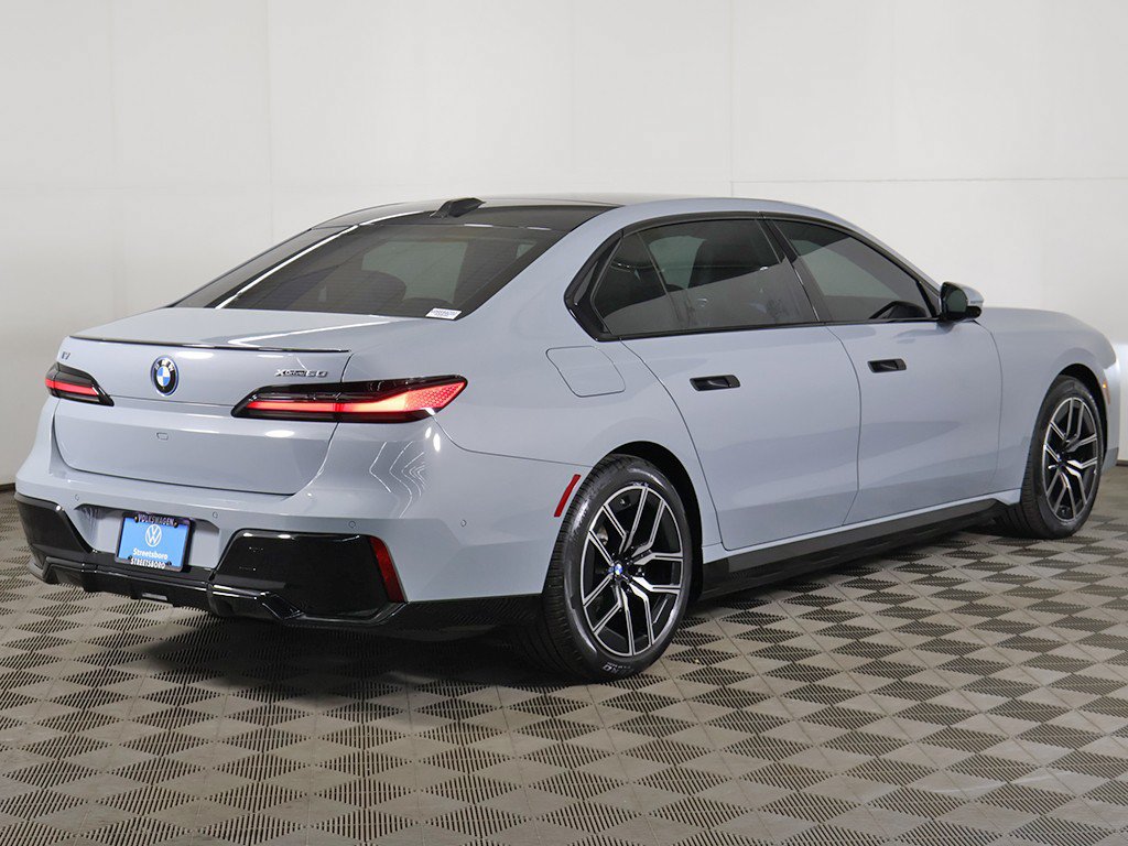Used 2025 BMW i7 xDrive60 w/ Premium Package AWD/4WD image 13
