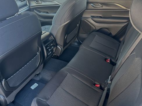 Used 2025 Jeep Grand Cherokee Laredo X RWD image 11