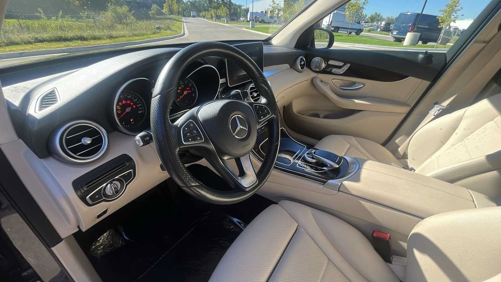 Used 2018 Mercedes-Benz GLC 350e 4MATIC image 15