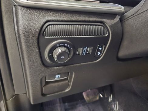 Used 2023 Jeep Wagoneer L Series III w/ Preferred Equipment Group image 32