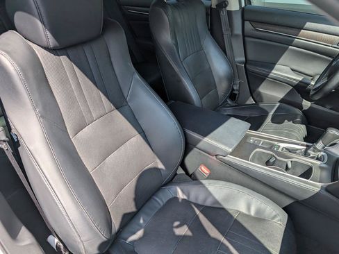 Used 2018 Honda Accord Touring image 17
