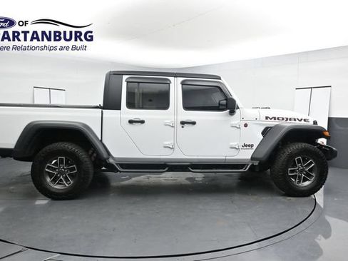 Used 2024 Jeep Gladiator Mojave w/ Technology Group AWD/4WD image 8