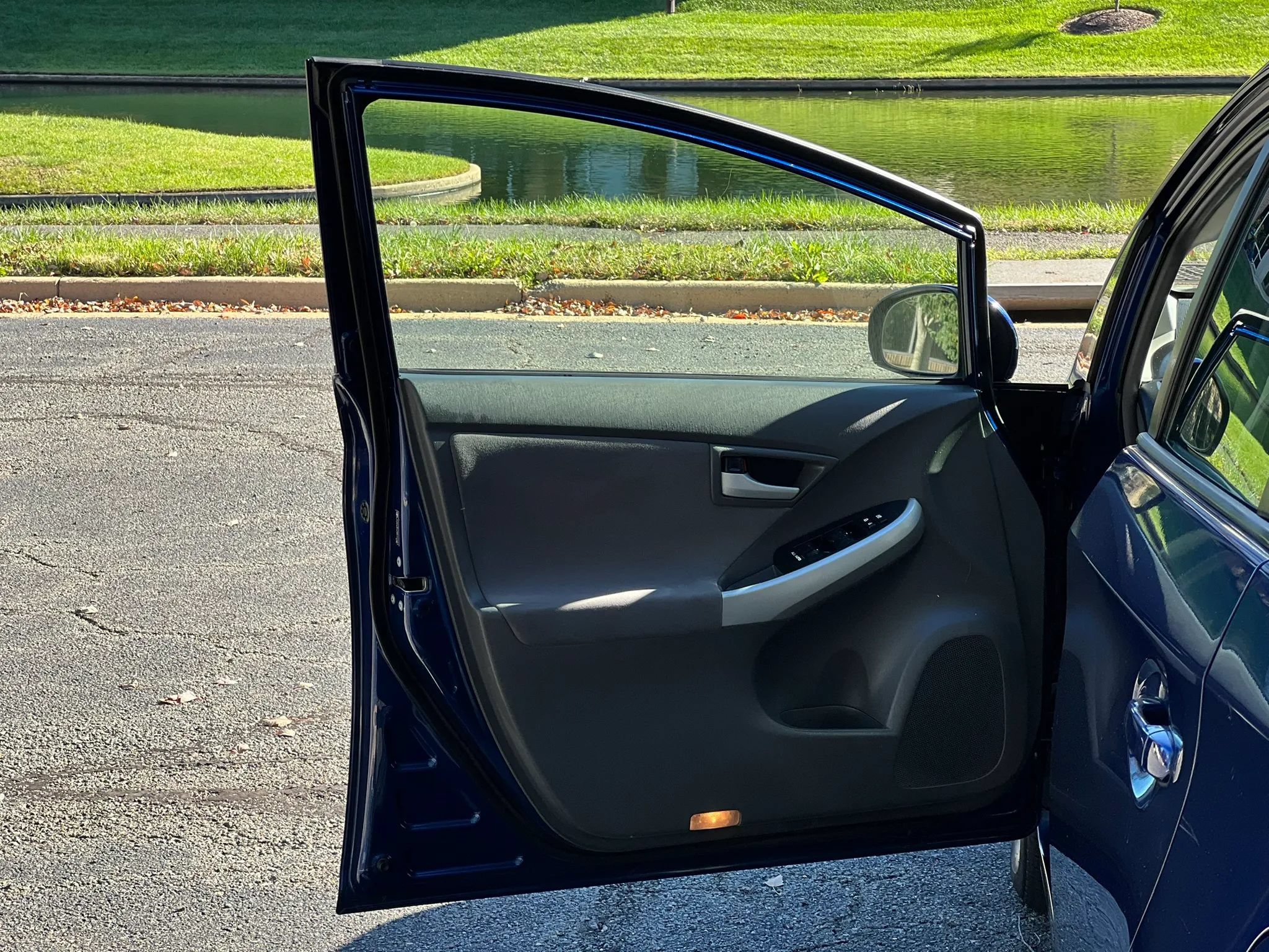 Used 2010 Toyota Prius Five FWD image 31