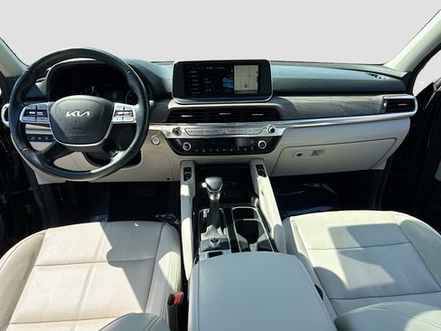 Used 2022 Kia Telluride EX w/ EX Premium Package FWD image 3