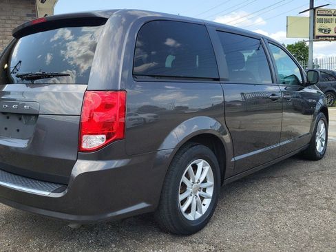Used 2019 Dodge Grand Caravan SE FWD image 9