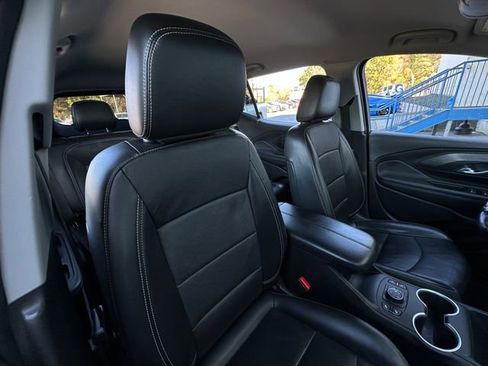 Used 2022 GMC Terrain SLT image 40