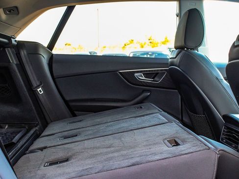 Used 2022 Audi Q8 Premium Plus w/ Premium Plus Package image 38