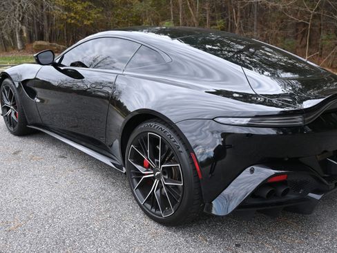 Used 2021 Aston Martin V8 Vantage Coupe image 4
