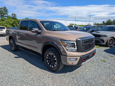 Used 2022 Nissan Titan PRO-4X w/ Pro-4x Convenience Package AWD/4WD image 7
